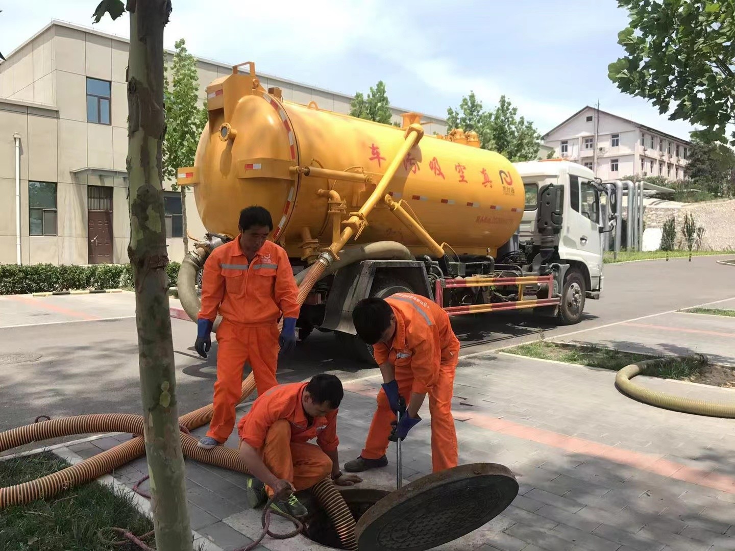 温泉化粪池清理与5-8吨吸粪车施工效率分析